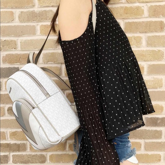 SALE🎊🎁Gaby’sBags👜💕-Michael Kors 🎒 backpack - Picture 2 of 3